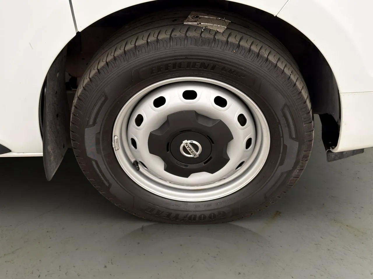 Vehicle image 32
