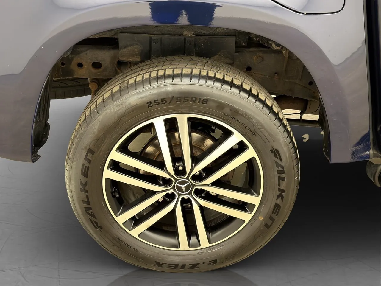 Vehicle image 32