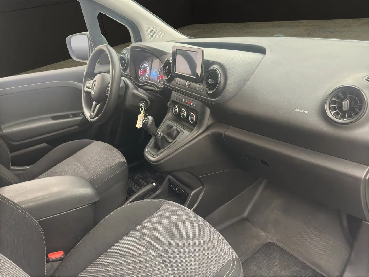 Vehicle image 27