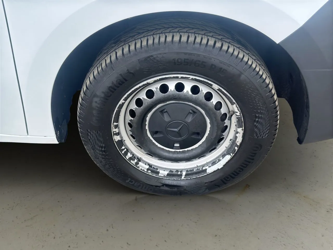 Vehicle image 32