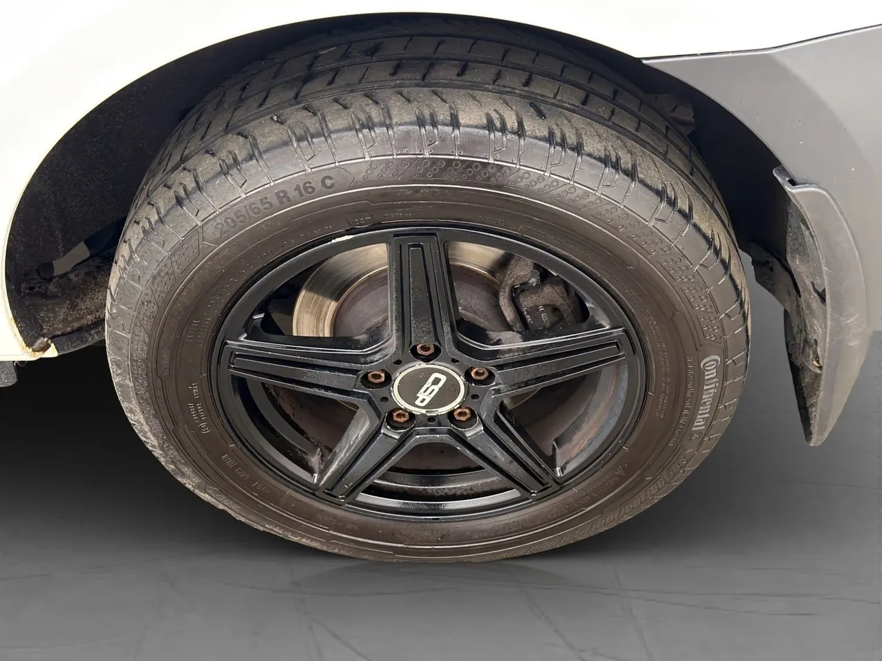 Vehicle image 30