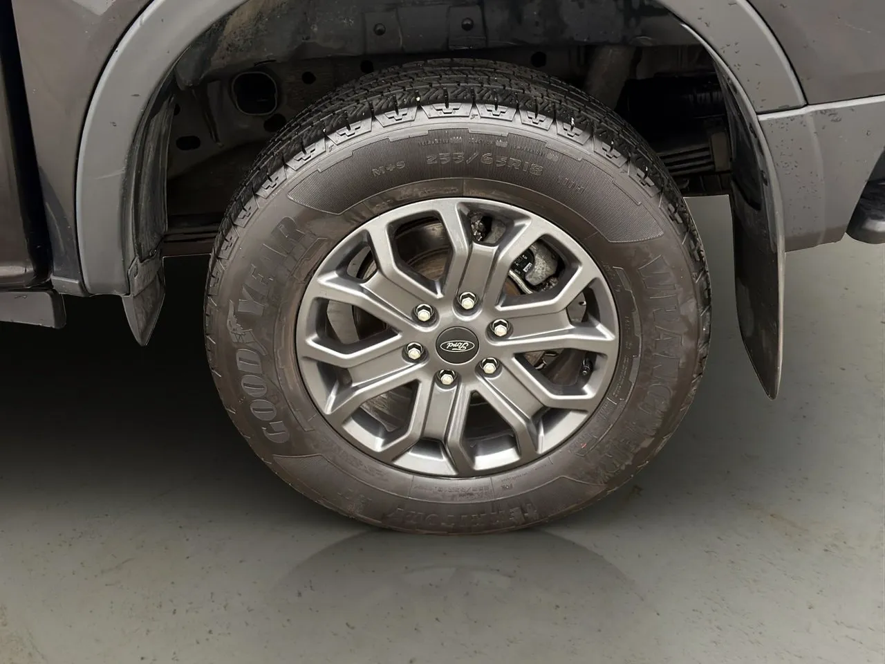 Vehicle image 32