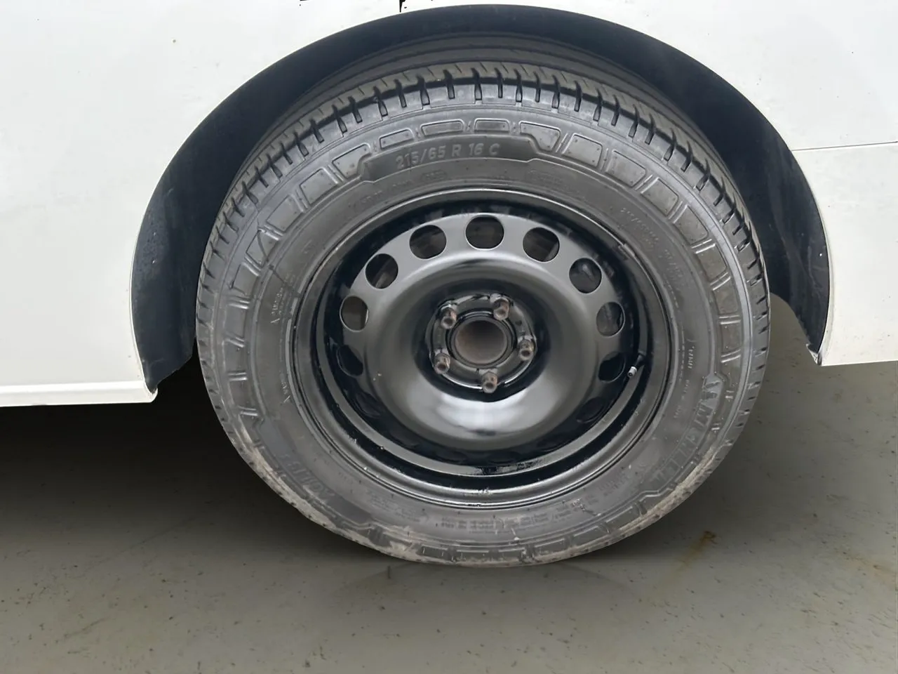 Vehicle image 27