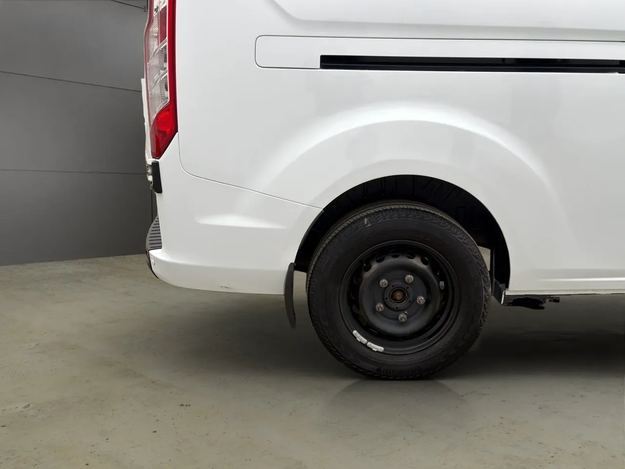 Vehicle image 25