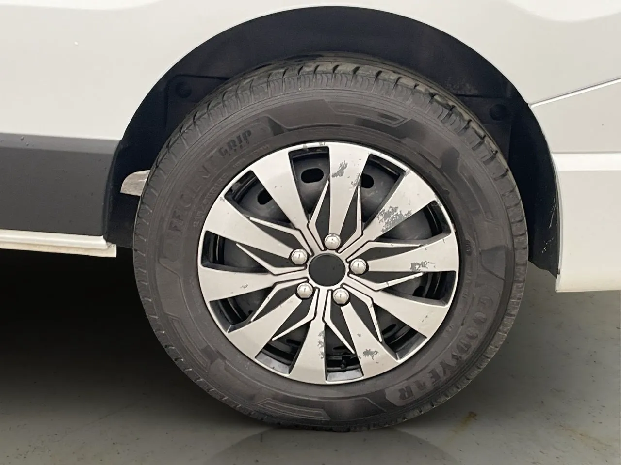 Vehicle image 30
