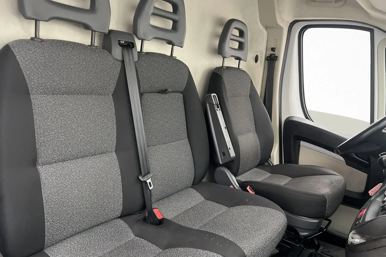 Vehicle image 22