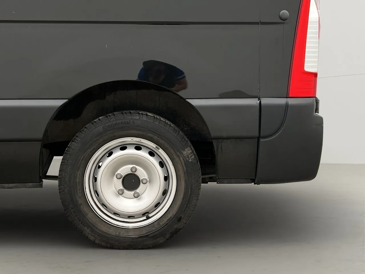 Vehicle image 28