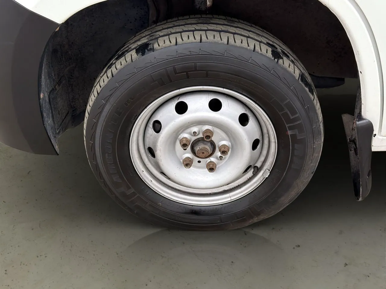 Vehicle image 28