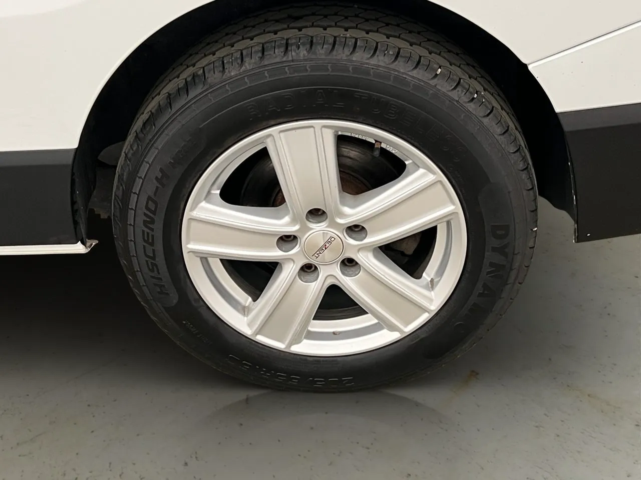 Vehicle image 25
