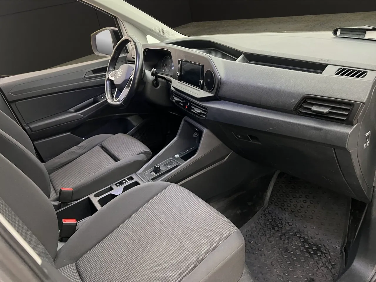 Vehicle image 28