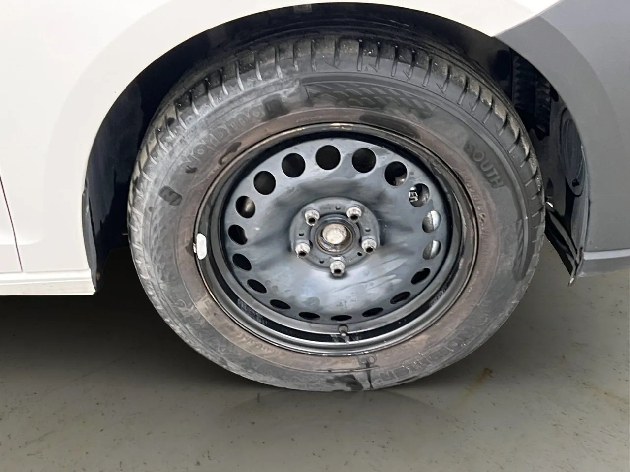 Vehicle image 33