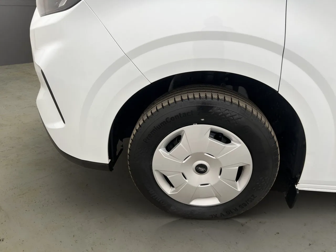 Vehicle image 21