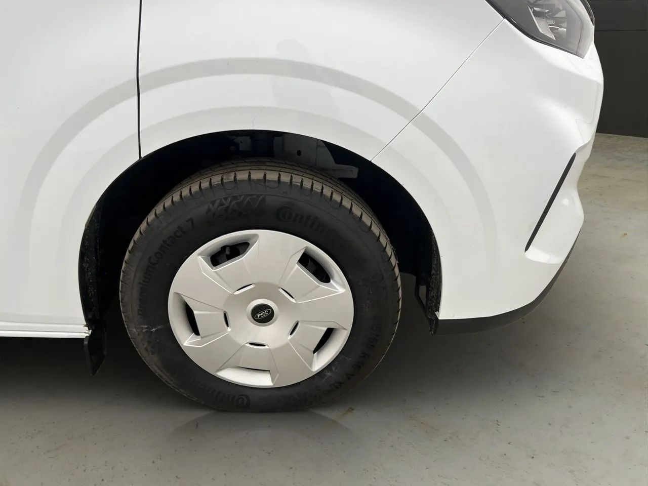 Vehicle image 24