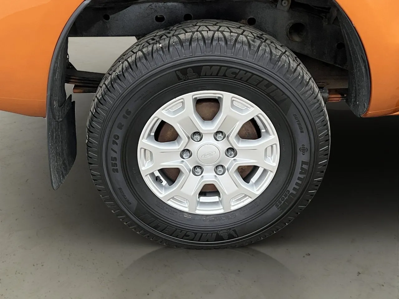 Vehicle image 32