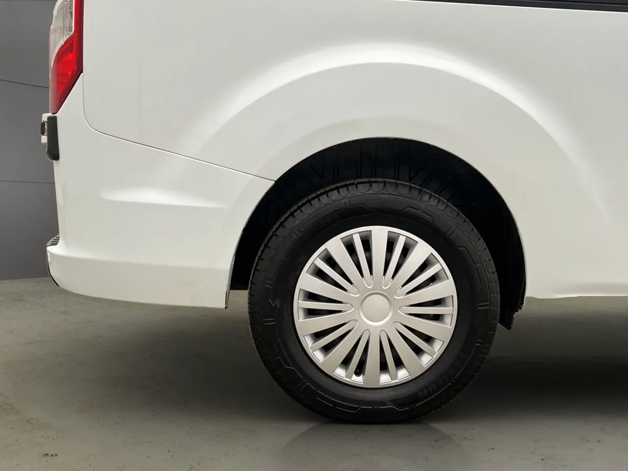 Vehicle image 25