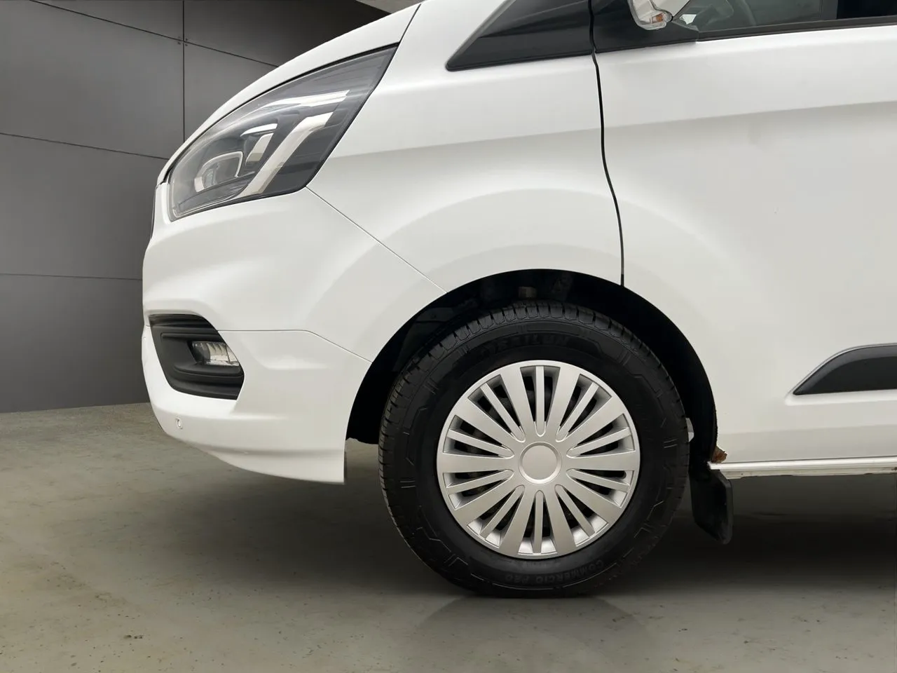 Vehicle image 23