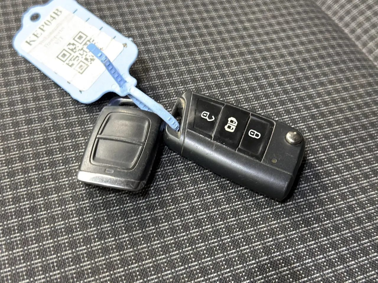 Vehicle image 33