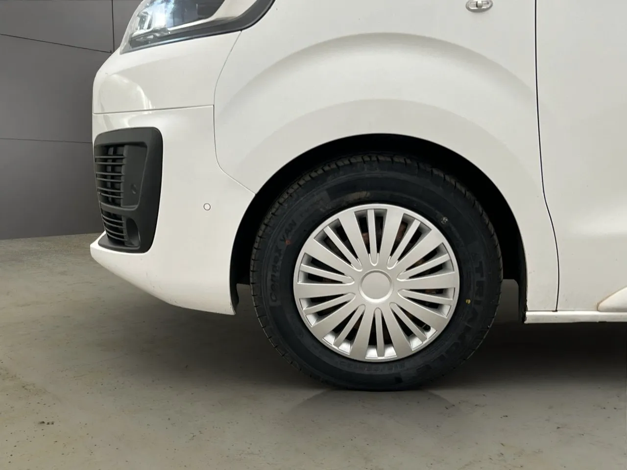 Vehicle image 20