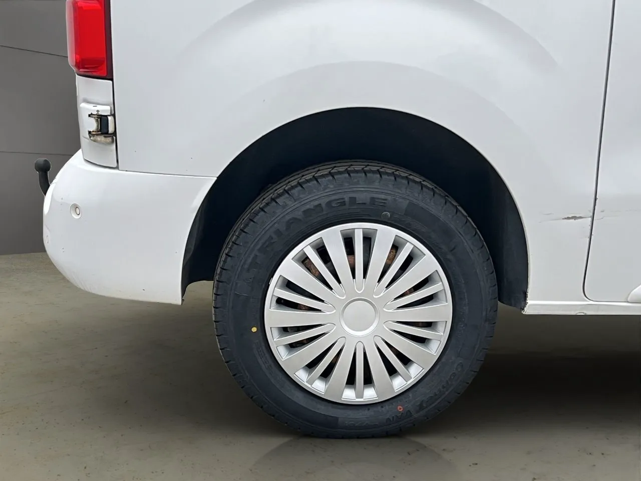 Vehicle image 22