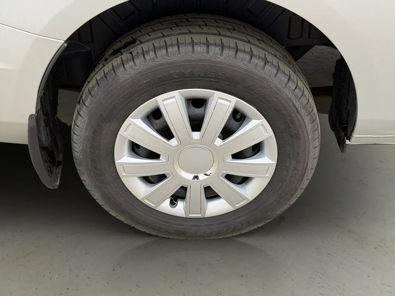 Vehicle image 24