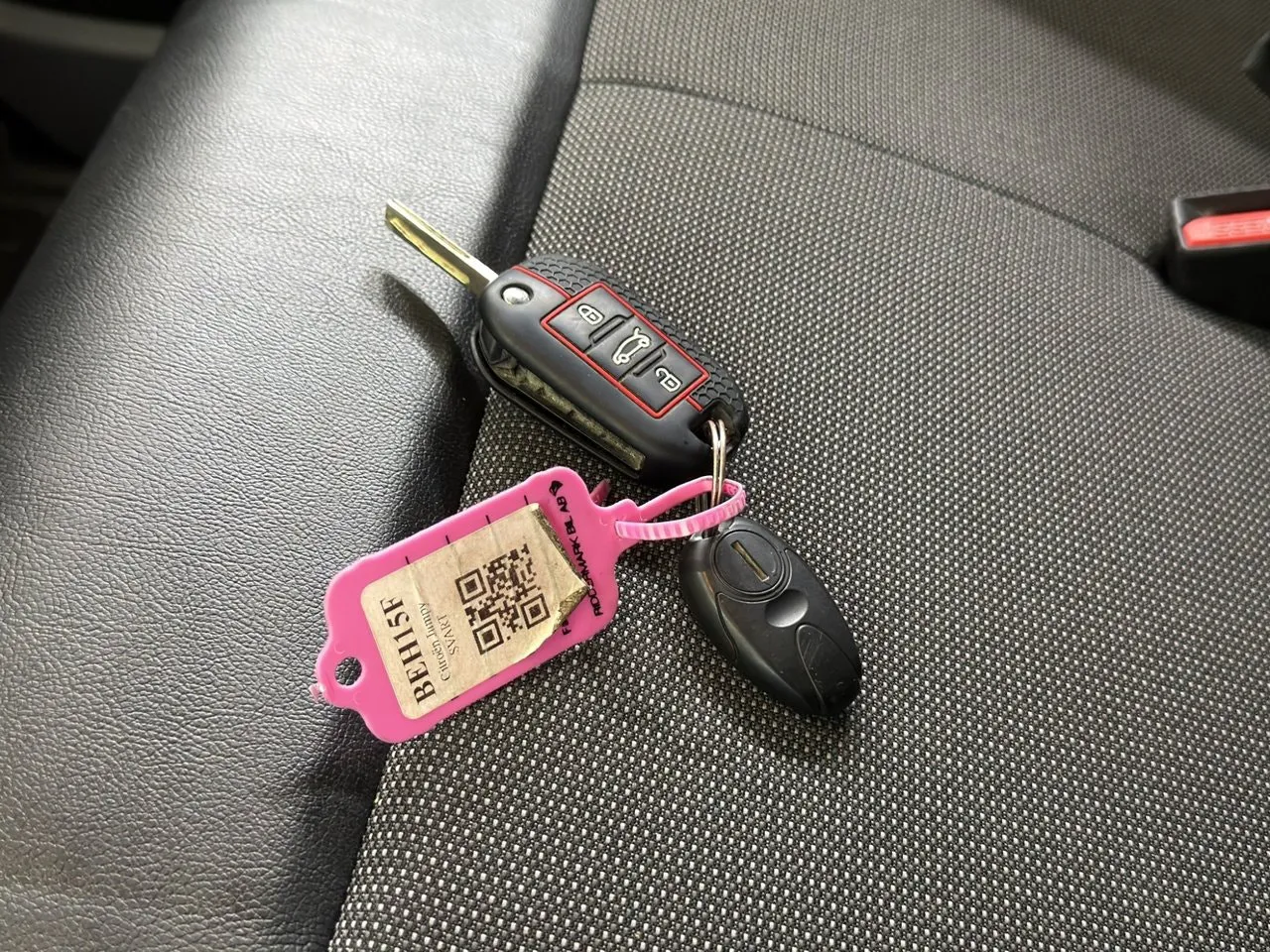Vehicle image 27