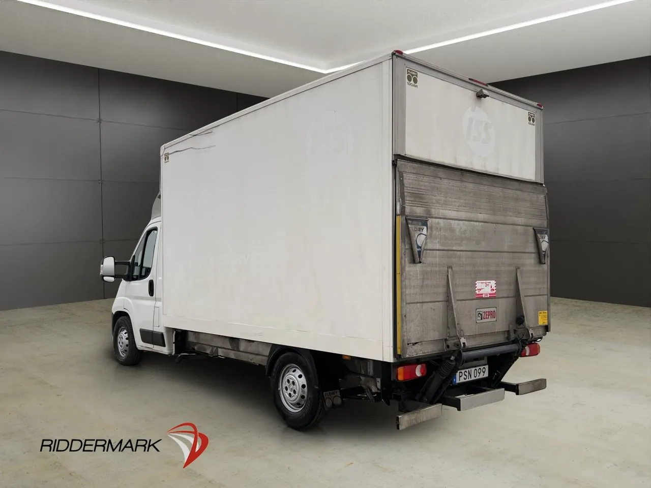 Vehicle image 6