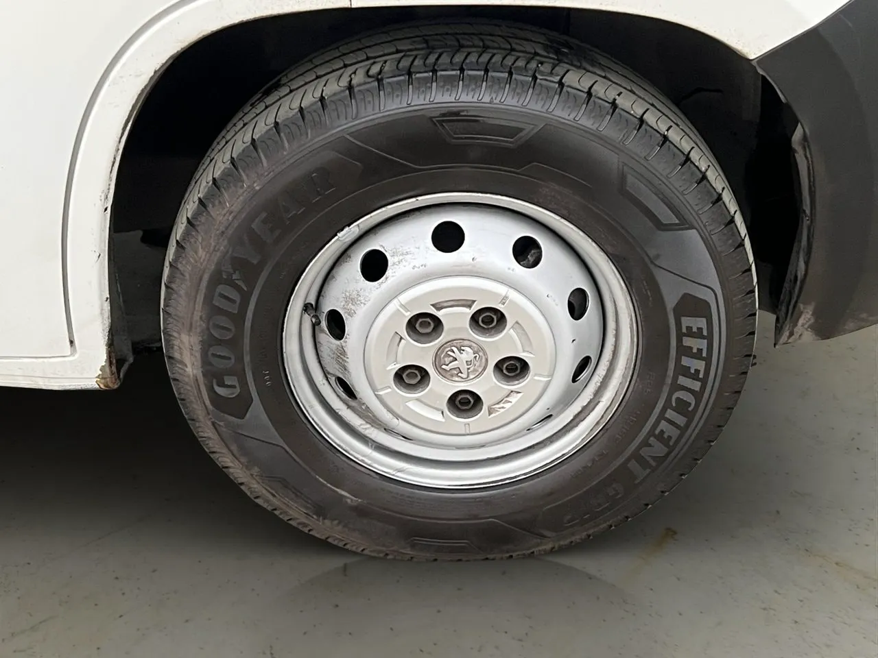 Vehicle image 25
