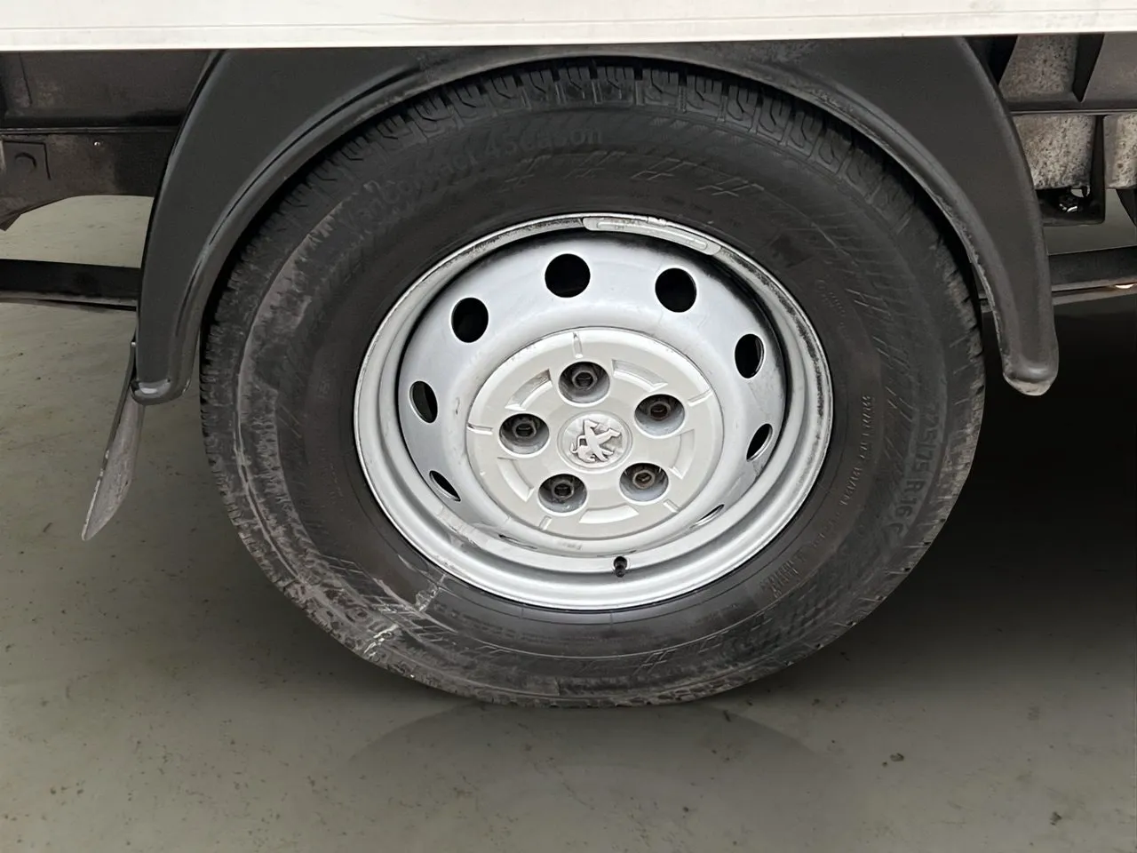 Vehicle image 24