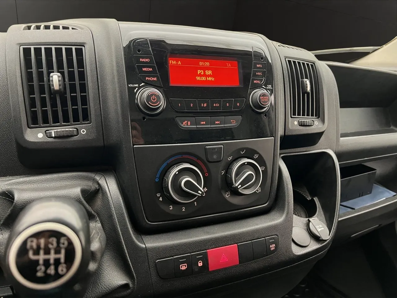 Vehicle image 18
