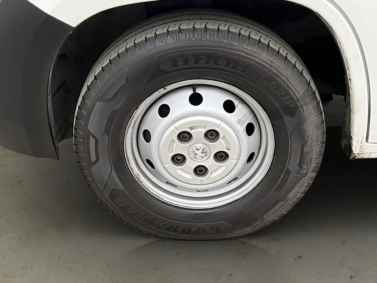 Vehicle image 22