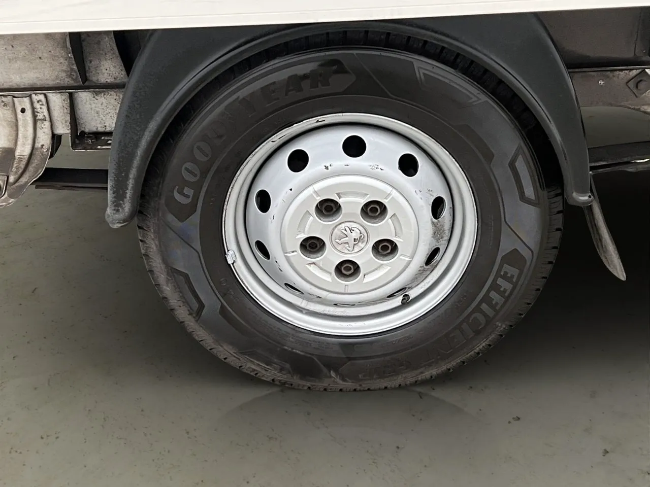 Vehicle image 23