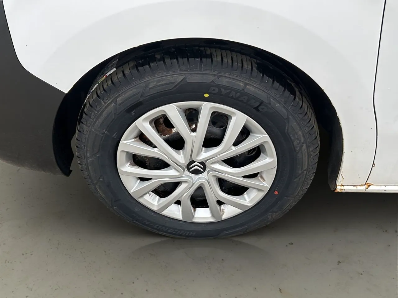 Vehicle image 26