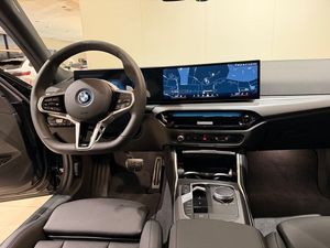 BMW 330 bild 8