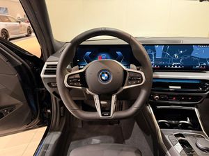 BMW 330 bild 9
