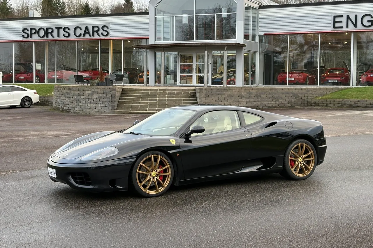 Vehicle image 24