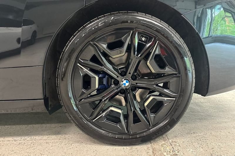 BMW iX bild 18