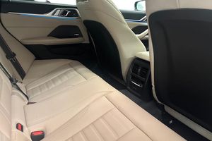 BMW i4 bild 9