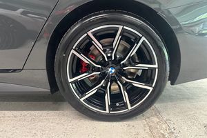 BMW i4 bild 20