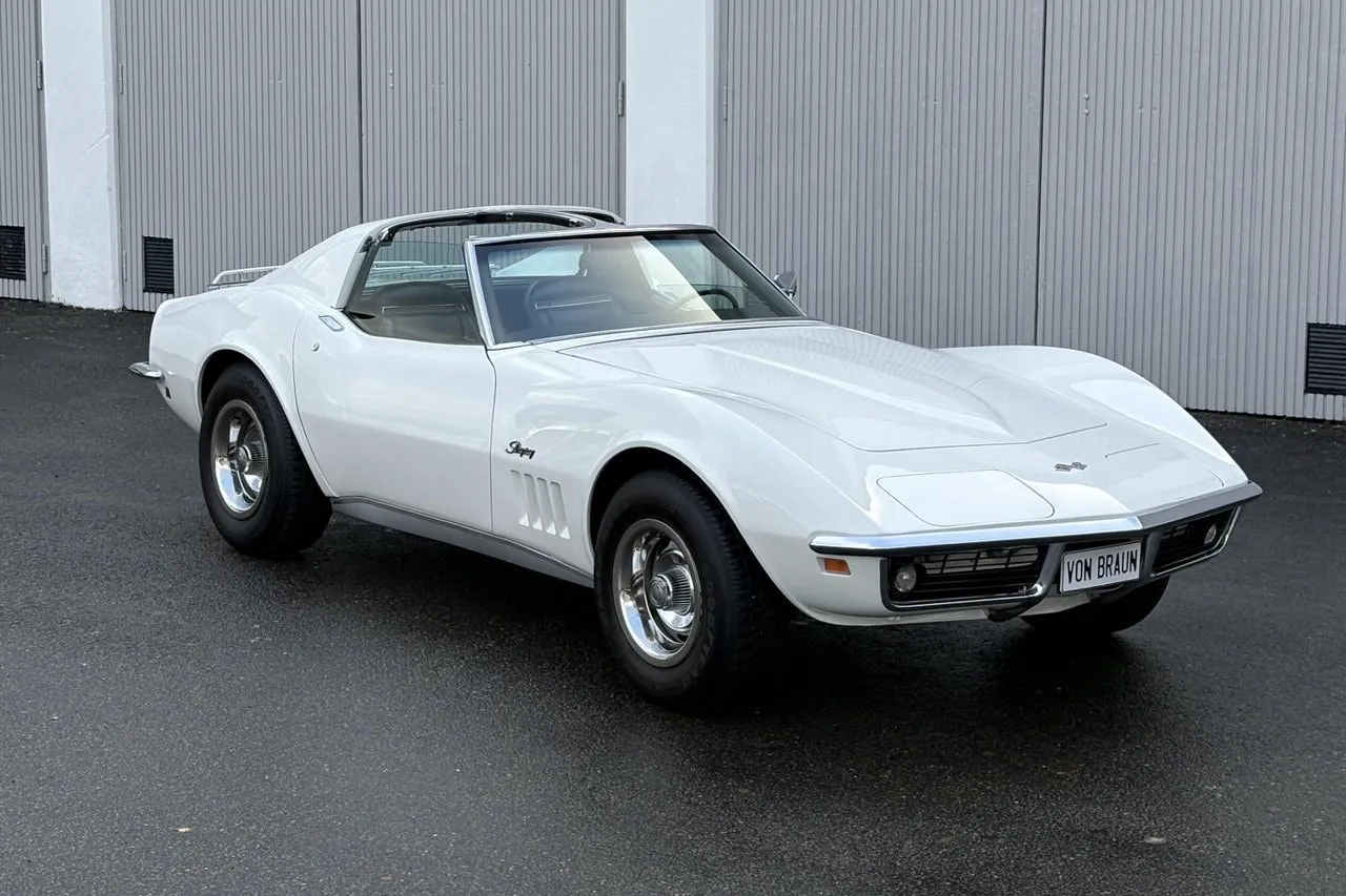 Vehicle image 24