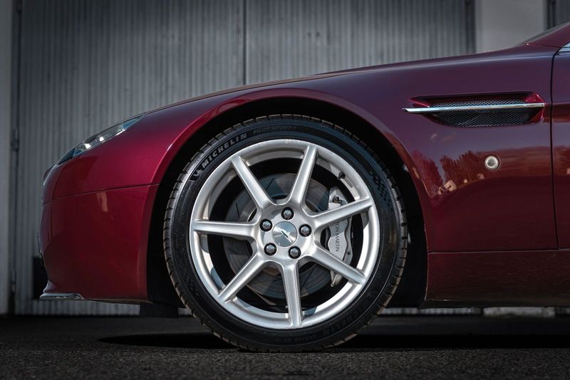 Aston Martin Vantage bild 8