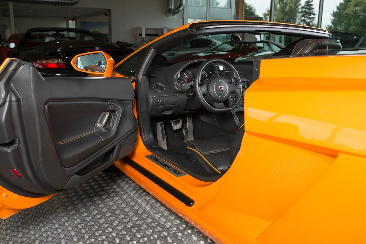 Vehicle image 6