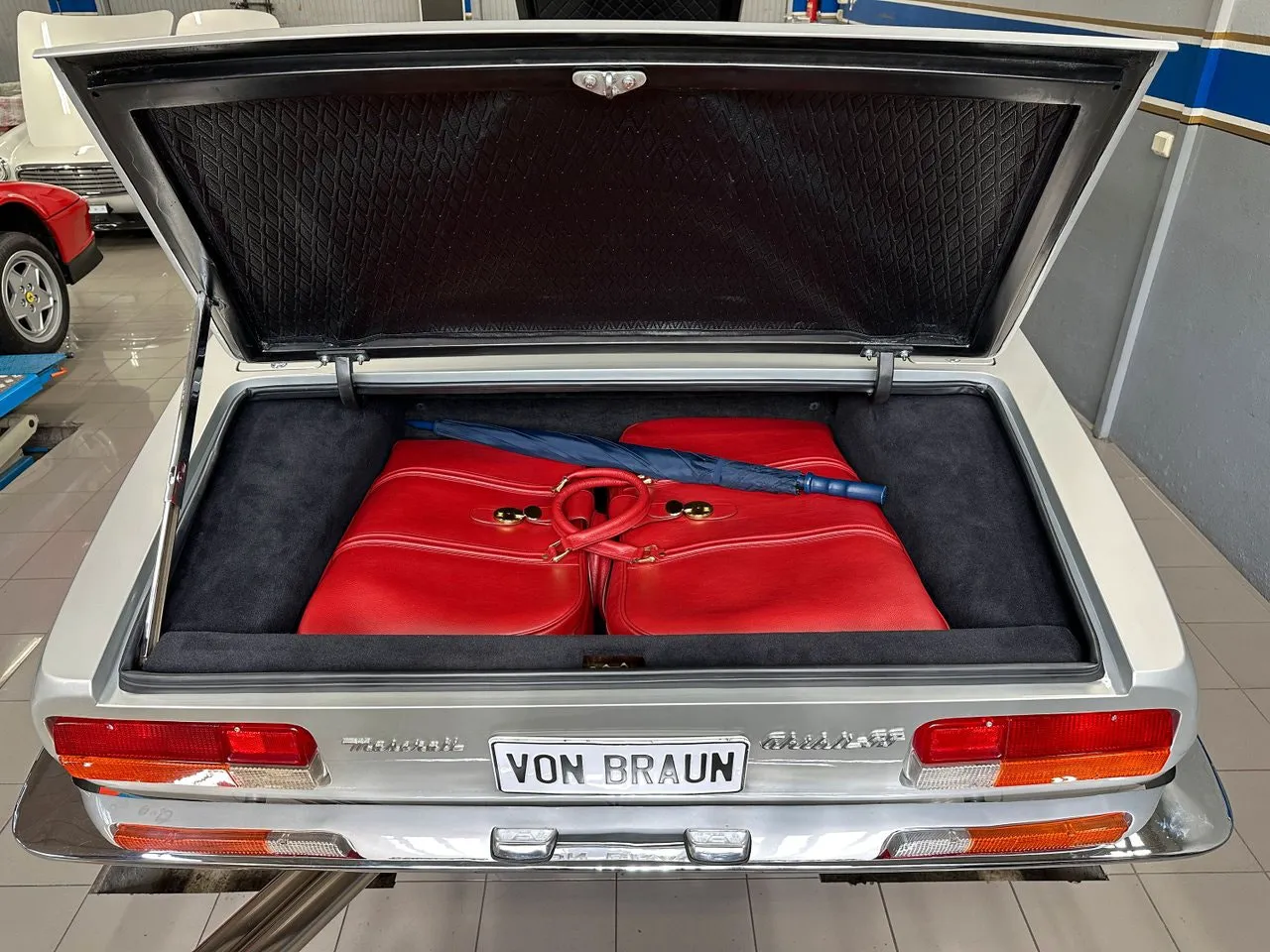 Vehicle image 18