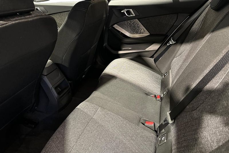 BMW 120 bild 11