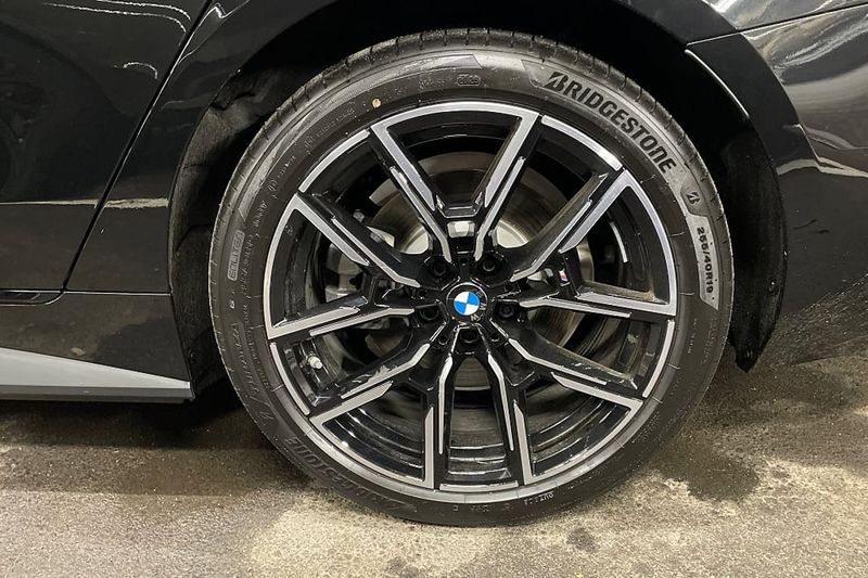 BMW i4 bild 14