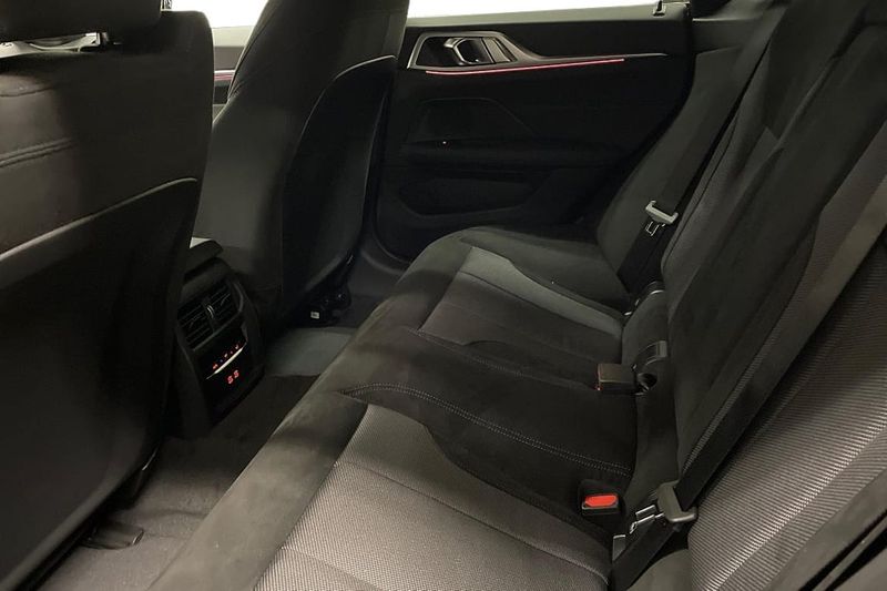 BMW i4 bild 11