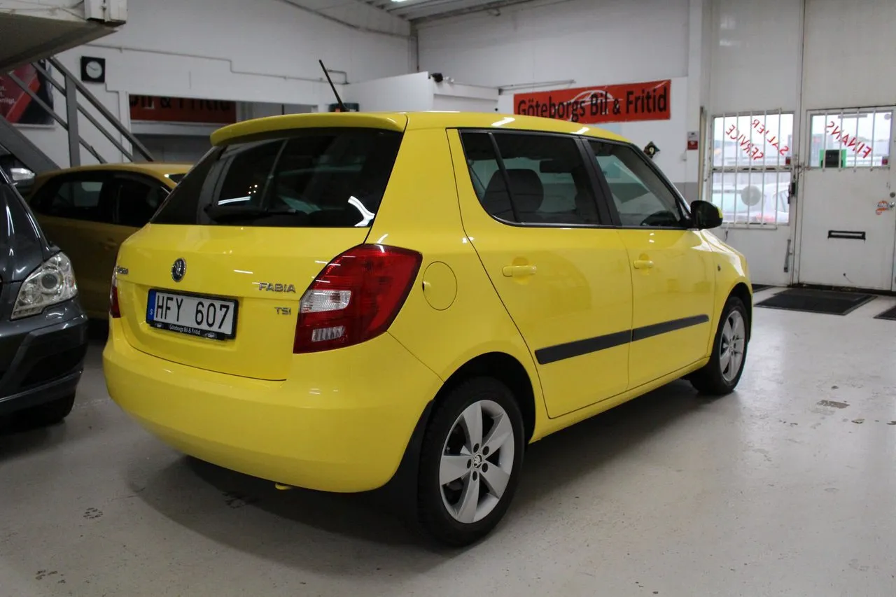 Vehicle image 5