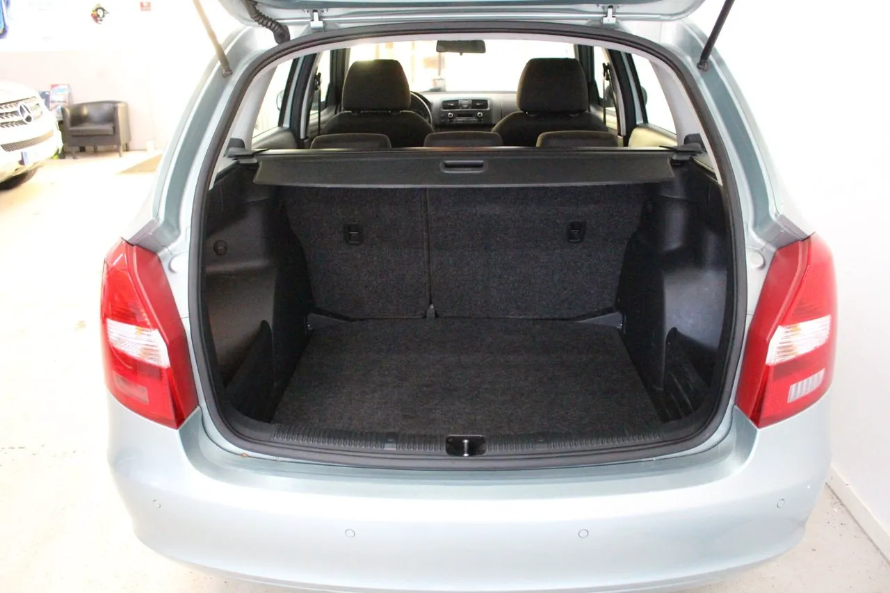 Vehicle image 16