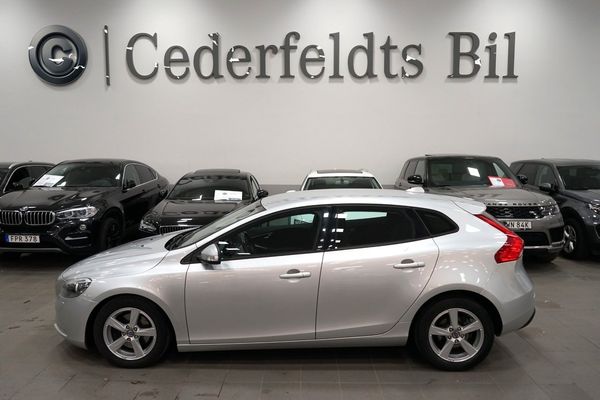 Volvo V40 D2 Powershift Nyservad Kamrembytt Värmare SoV Hjul - 2014