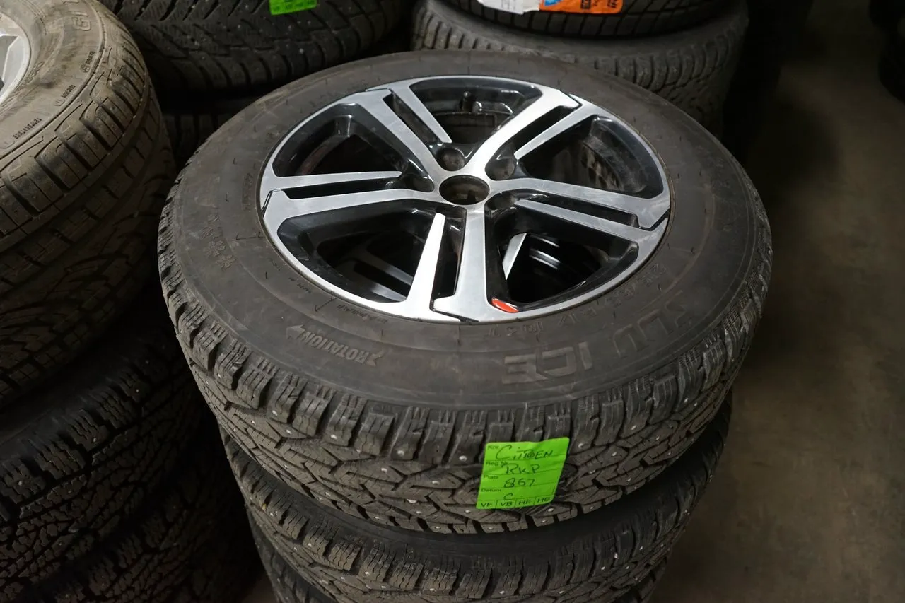 Vehicle image 20