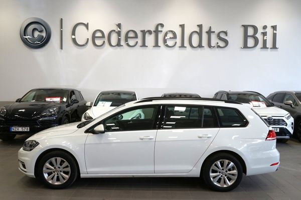 Volkswagen Golf 1.6 TDI B-Kamera Fjärrvärm Nyserv Kamrem-bytt V-hjul - 2018